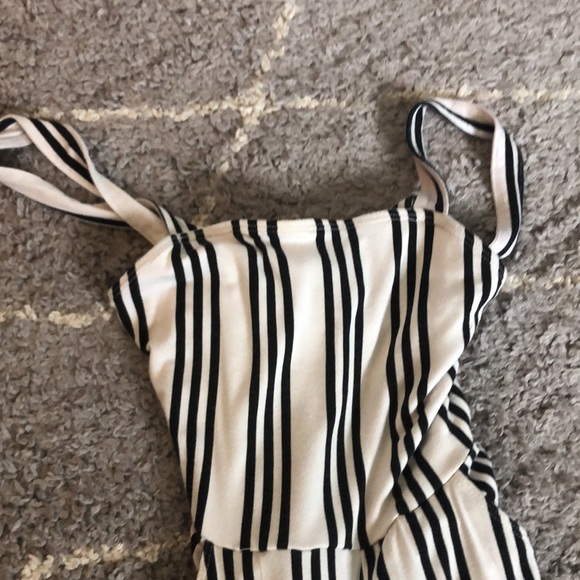 ‼️SOLD‼️Black and white romper with open back! - Picture 5 of 5